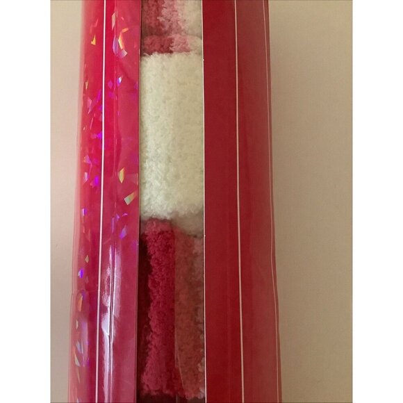 Juicy Couture Gift Set Includes 3 Cozy Socks & 2 Bath Bombs  - New In Box - Picture 7 of 8